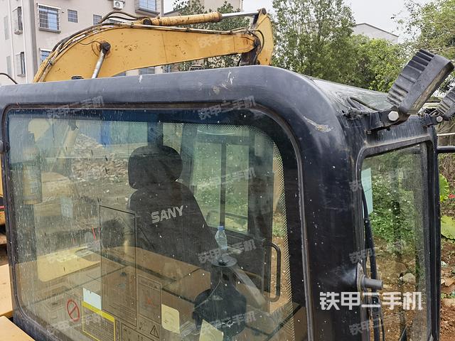 驾驶室顶部（整机外观）