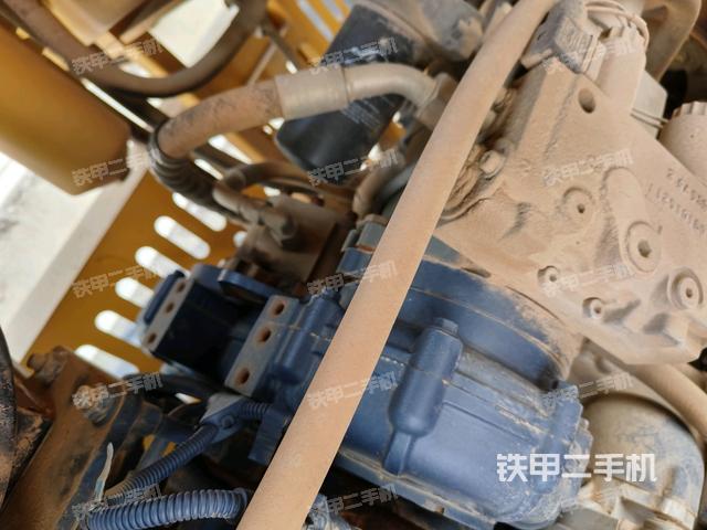 发动机舱液压泵全景（压路机发动机舱）
