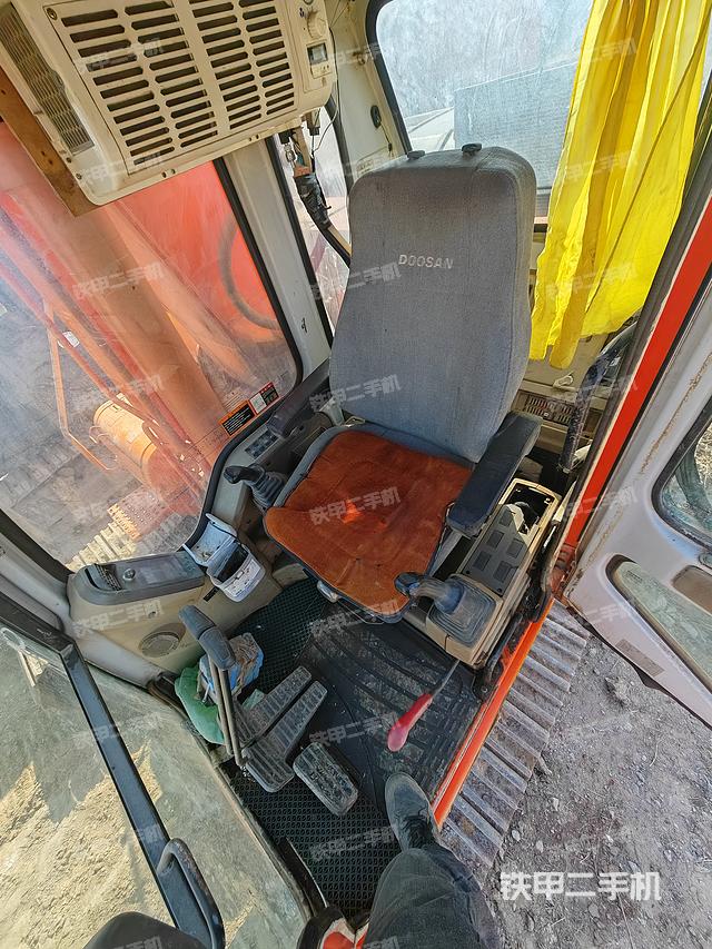 驾驶室整体（整机外观）