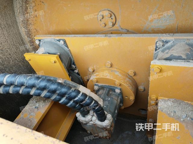 前车架正右侧（压路机前后车架）