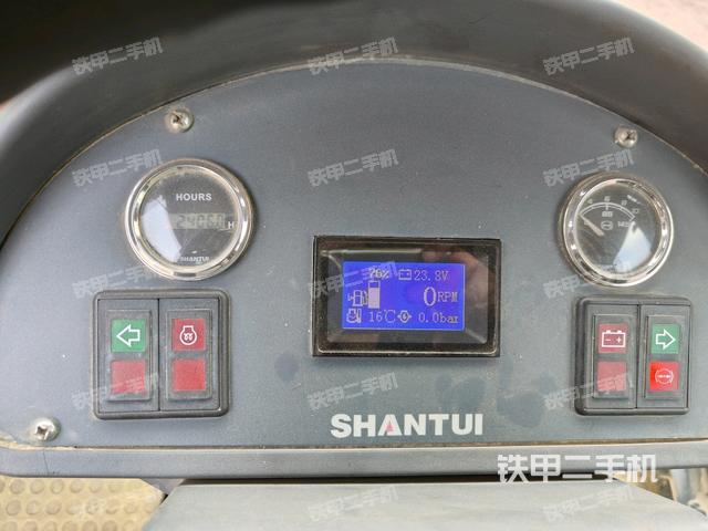 仪表盘全景（压路机驾驶室）