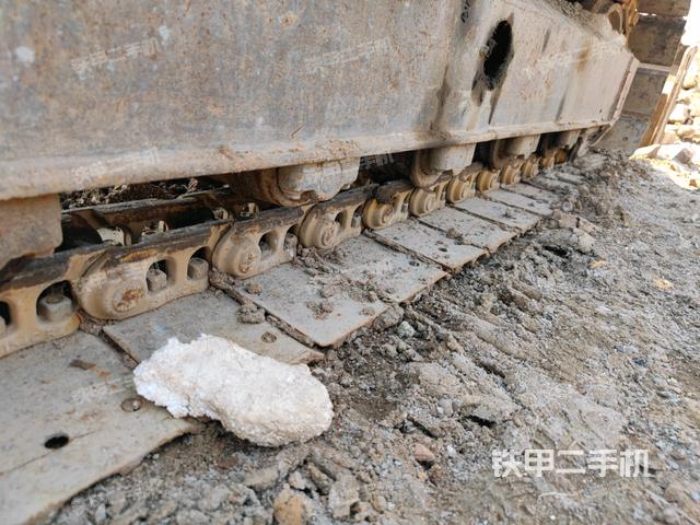 右側(cè)履帶整體?（行走機(jī)構(gòu)）