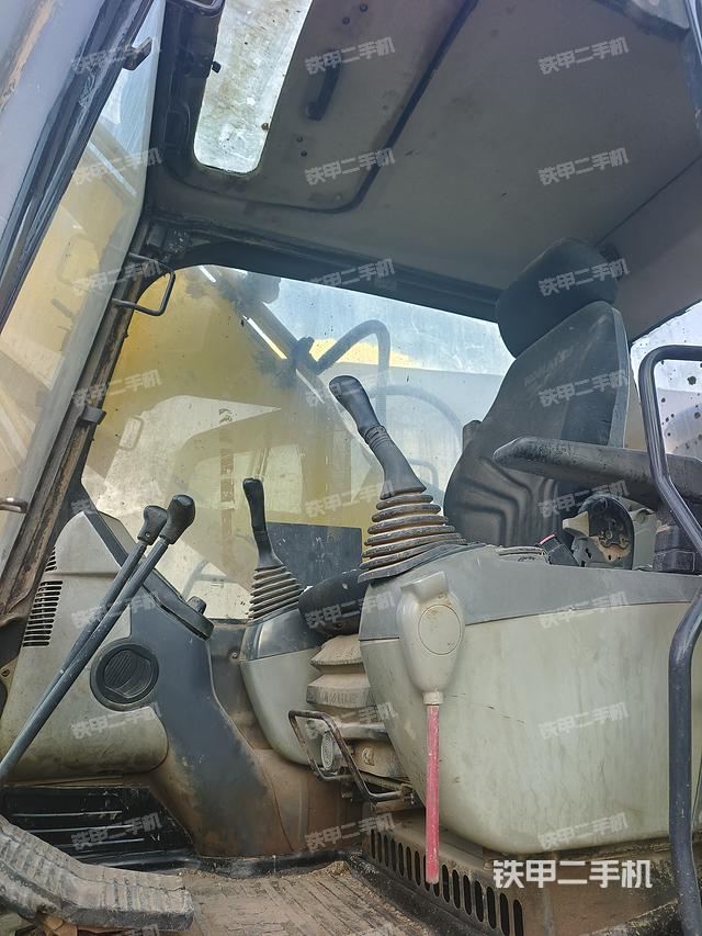 驾驶室整体（整机外观）