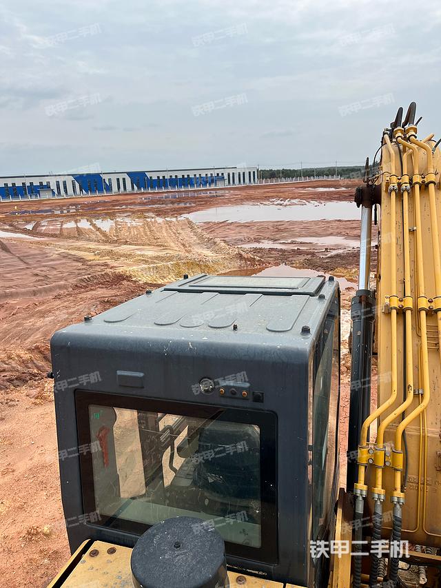 驾驶室顶部（整机外观）