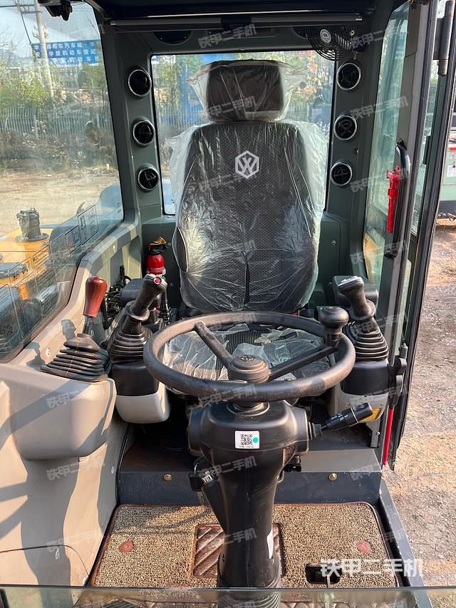 驾驶室顶部（整机外观）