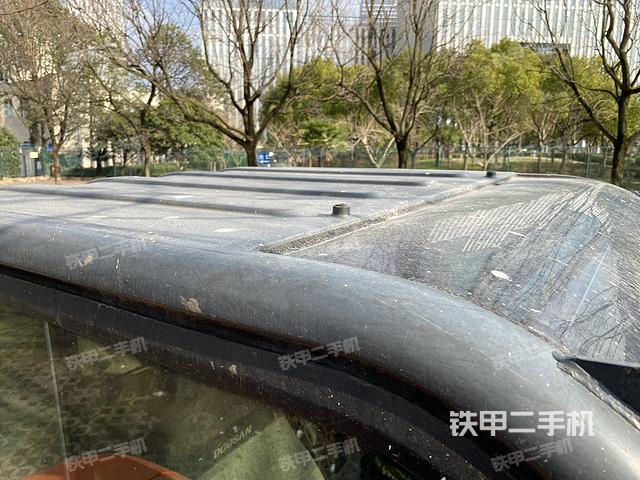 驾驶室顶部（整机外观）