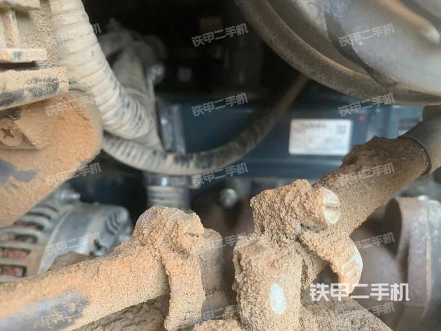 液压泵舱室正面整体（整机外观）