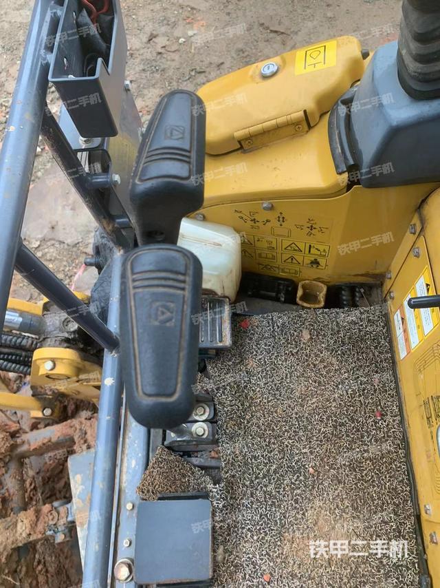 回转马达和主控阀（整机外观）