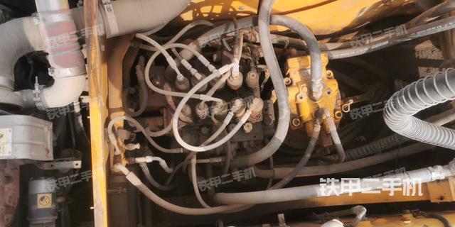 回转马达和主控阀（整机外观）