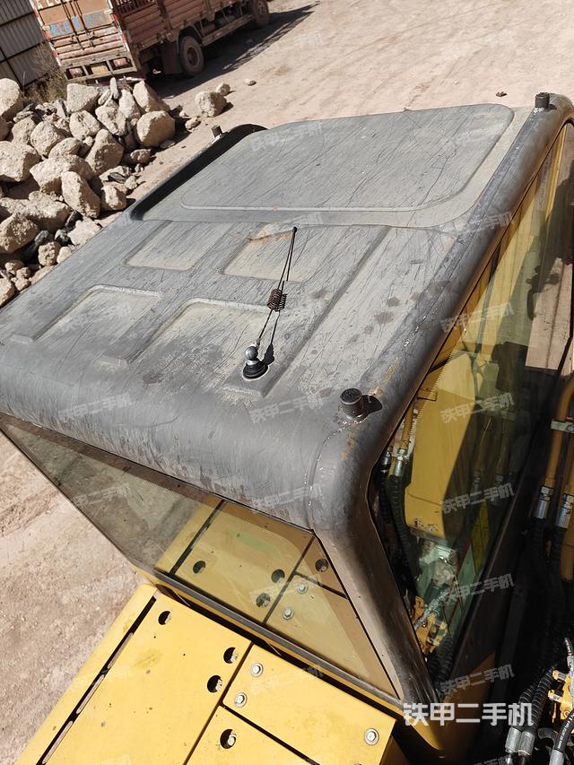 驾驶室顶部（整机外观）