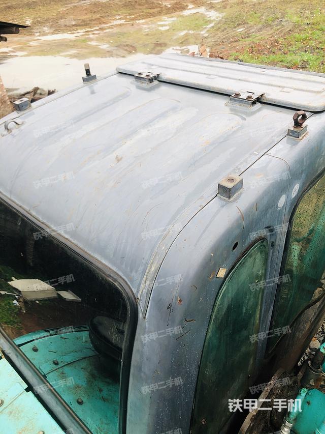 驾驶室顶部（整机外观）