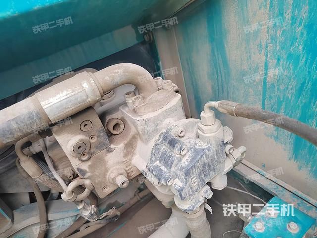 液压泵舱室正面整体（整机外观）