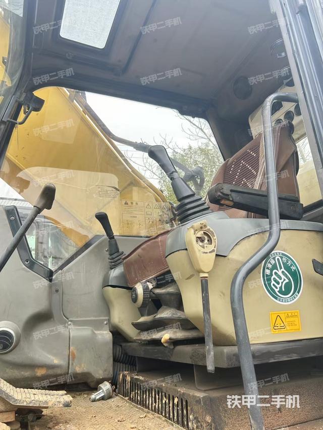 驾驶室顶部（整机外观）