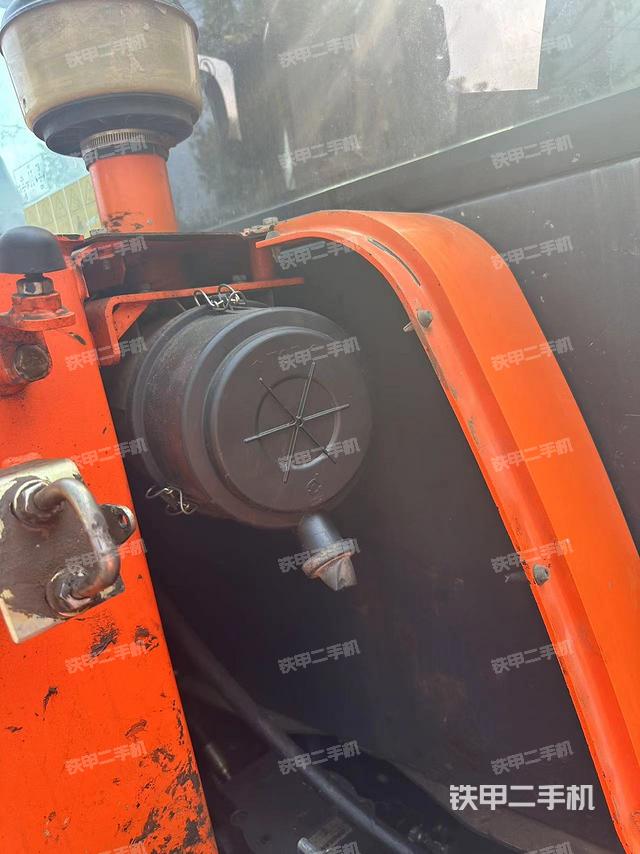 回转马达和主控阀（整机外观）