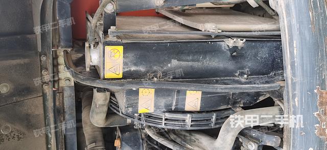 回转马达和主控阀（整机外观）