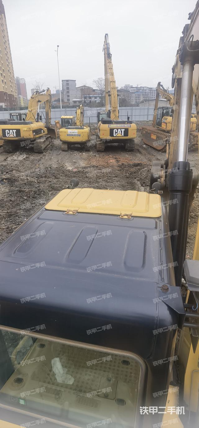 驾驶室顶部（整机外观）