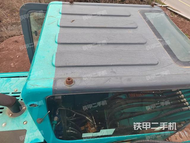 驾驶室顶部（整机外观）