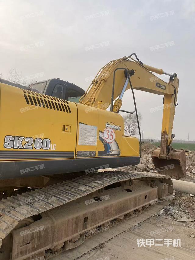 驾驶室顶部（整机外观）