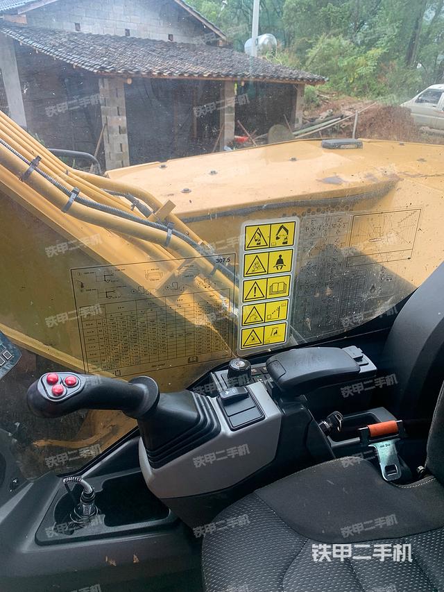 驾驶室顶部（整机外观）