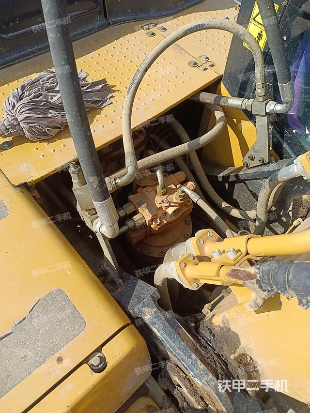 回转马达和主控阀（整机外观）