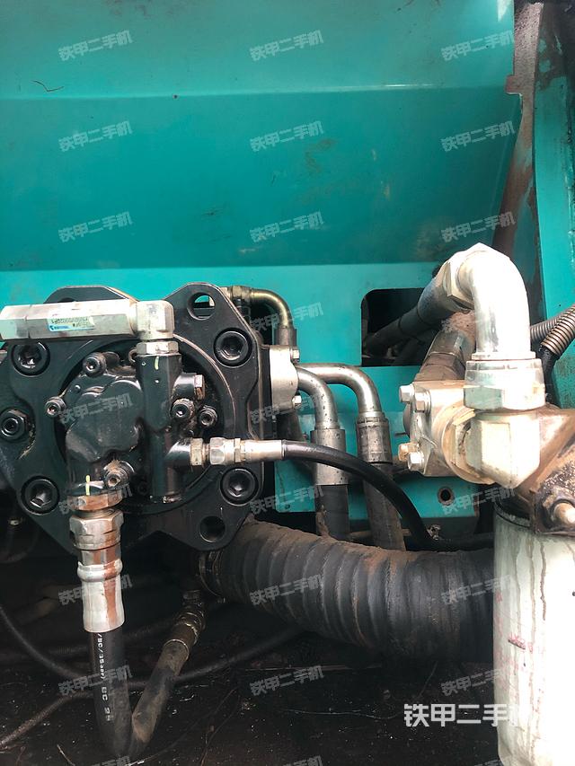 液压泵舱室正面整体（整机外观）