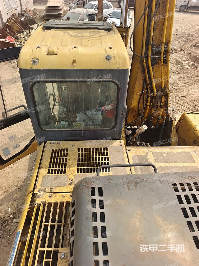 驾驶室顶部（整机外观）