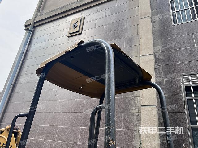 驾驶室顶部（整机外观）