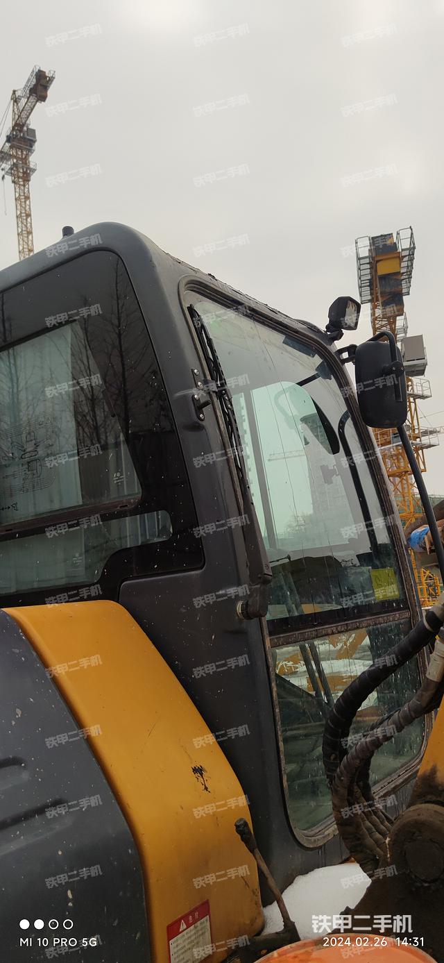 驾驶室顶部（整机外观）