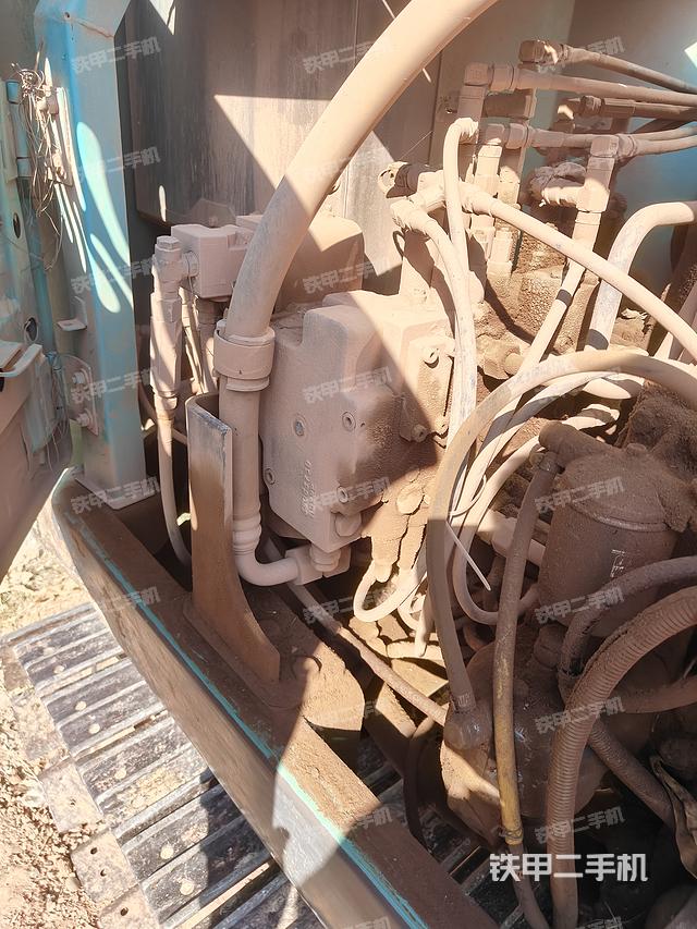 回转马达和主控阀（整机外观）