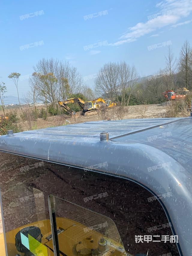 驾驶室顶部（整机外观）