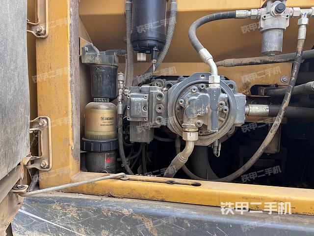 液压泵舱室正面整体（整机外观）