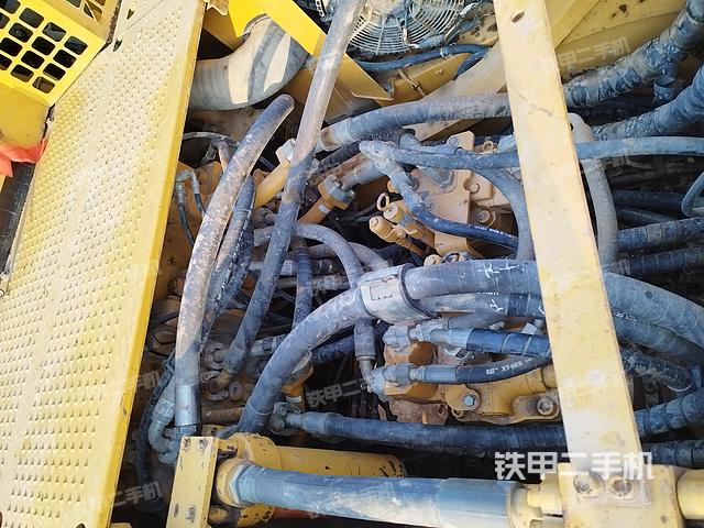 回转马达和主控阀（整机外观）