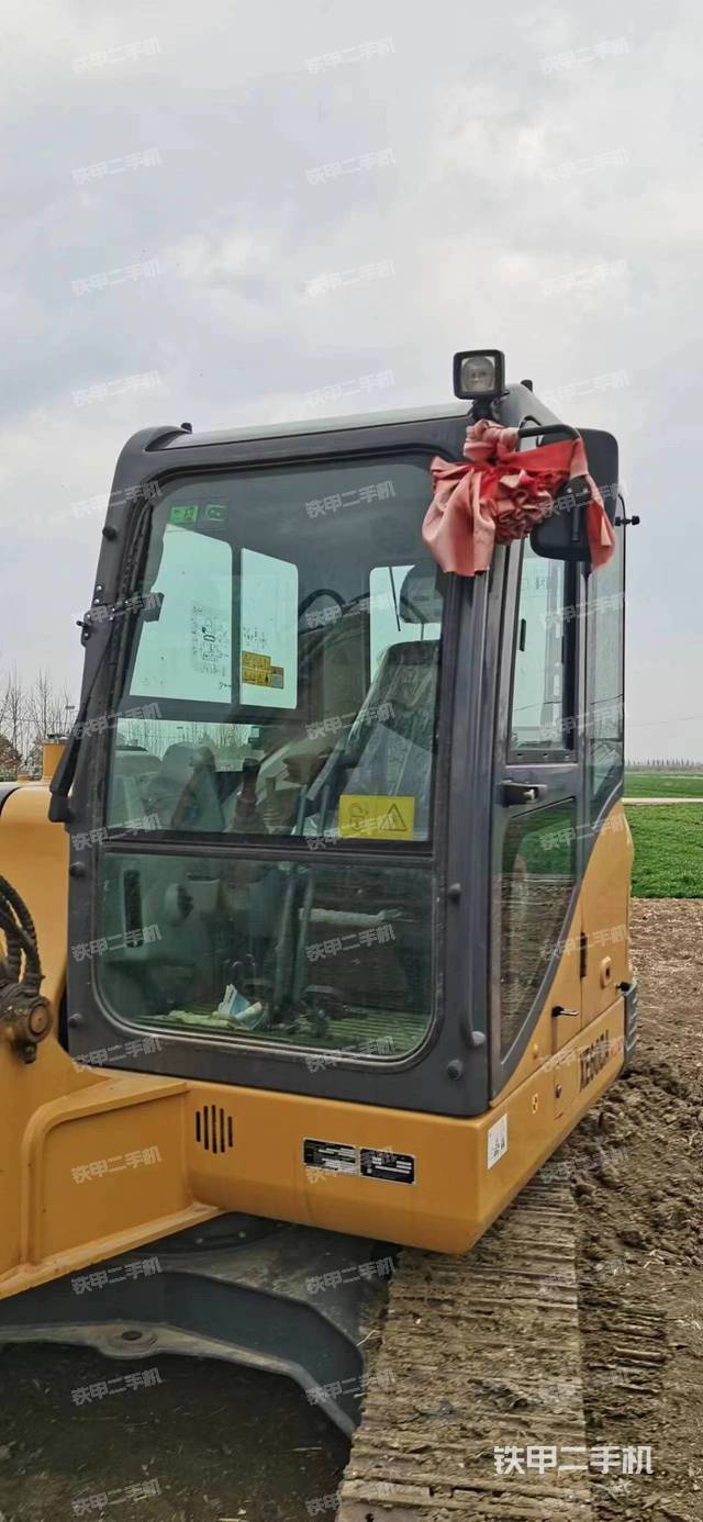 驾驶室顶部（整机外观）