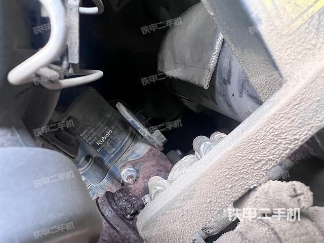 回转马达和主控阀（整机外观）