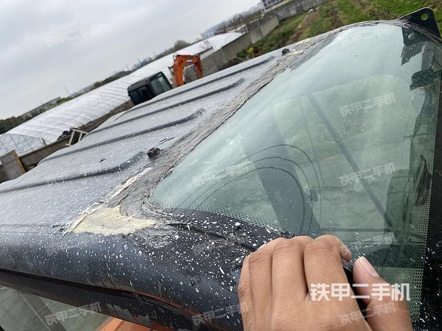 驾驶室顶部（整机外观）