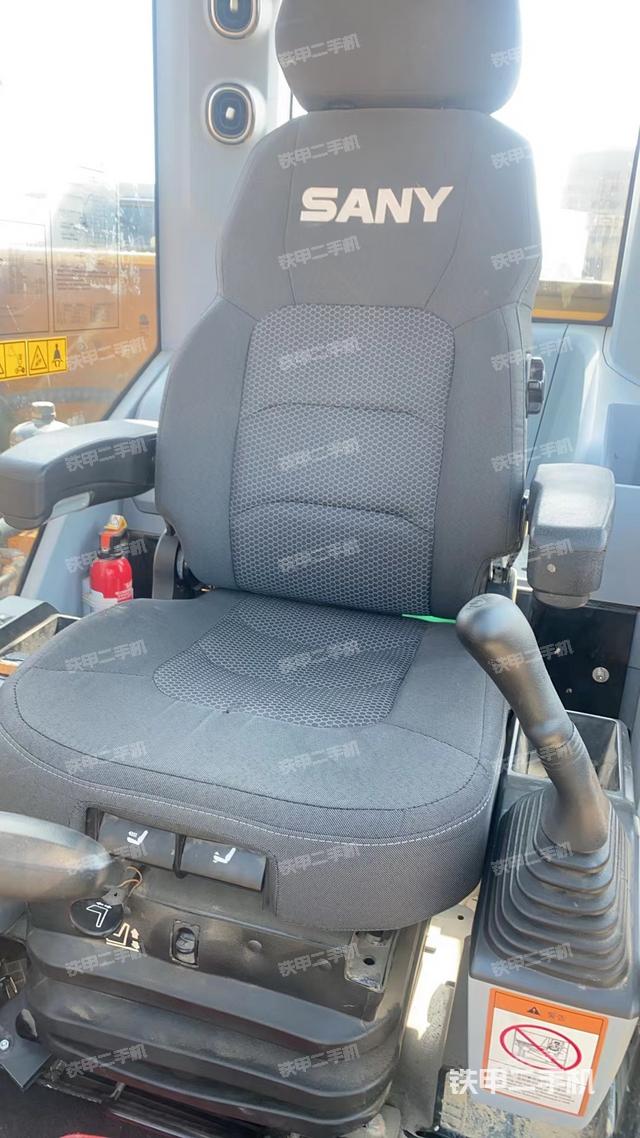 驾驶室整体（整机外观）