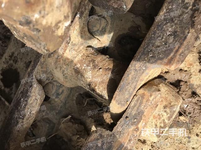 右側(cè)履帶整體(行走機(jī)構(gòu)) 右側(cè)履帶整體(行走機(jī)構(gòu))