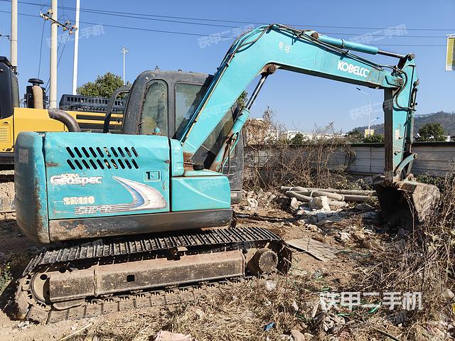 神钢SK75-8挖掘机