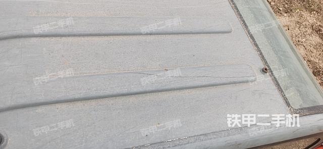 驾驶室顶部（整机外观）