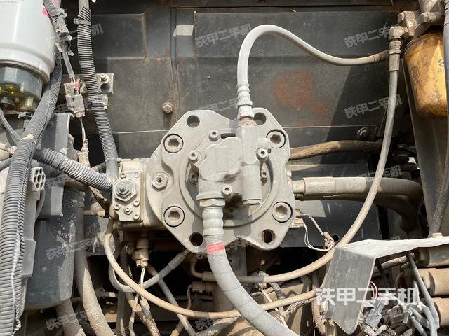 液压泵舱室正面整体（整机外观）