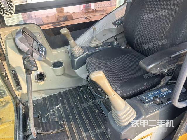 驾驶室整体（整机外观）