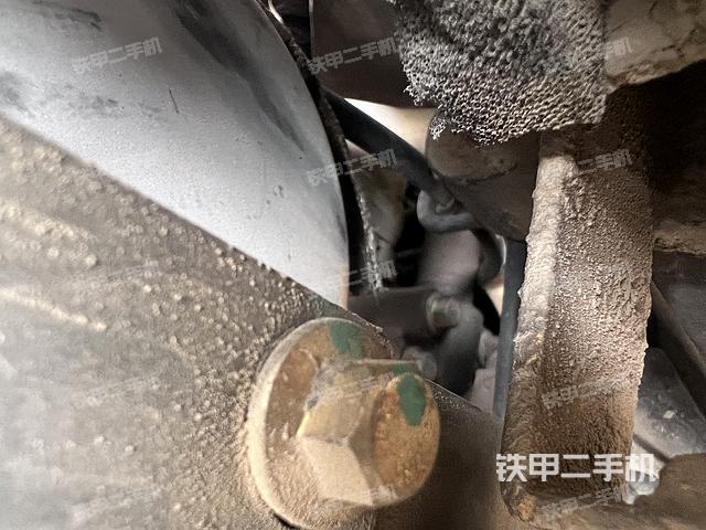 液压泵舱室正面整体（整机外观）