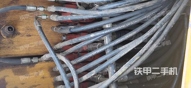 回转马达和主控阀（整机外观）