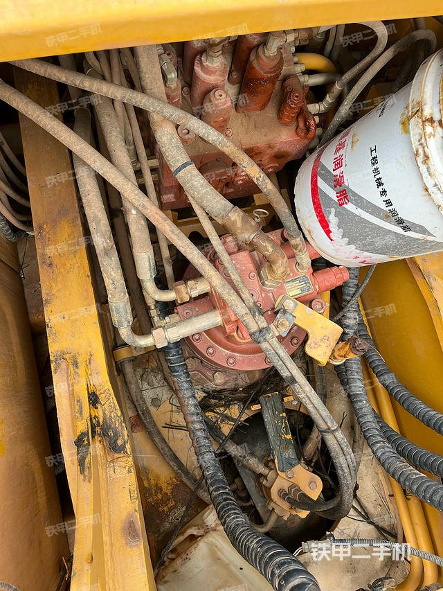 回转马达和主控阀（整机外观）