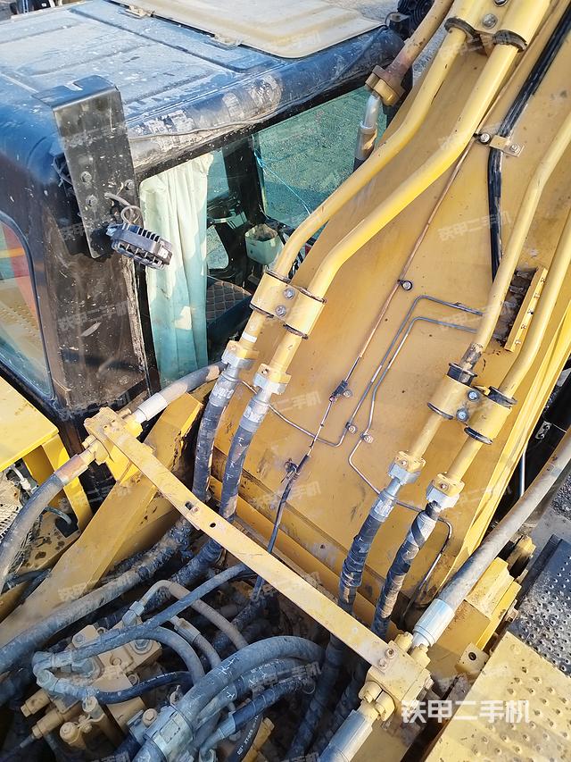 驾驶室顶部（整机外观）