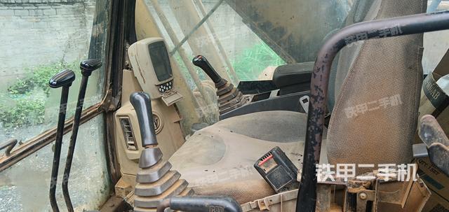 驾驶室顶部（整机外观）