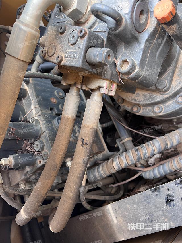 回转马达和主控阀（整机外观）