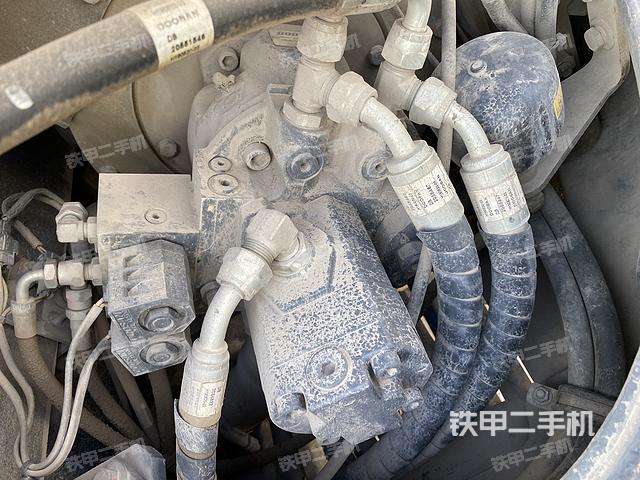 液压泵舱室正面整体（整机外观）