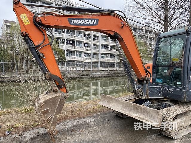 斗山DX55-9C挖掘机