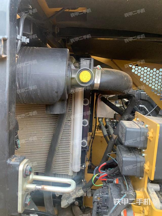 回转马达和主控阀（整机外观）